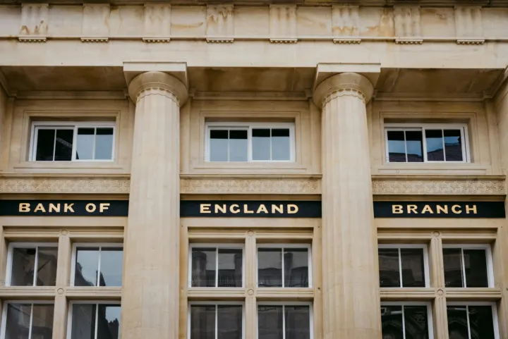 A bank of england building with three pillars